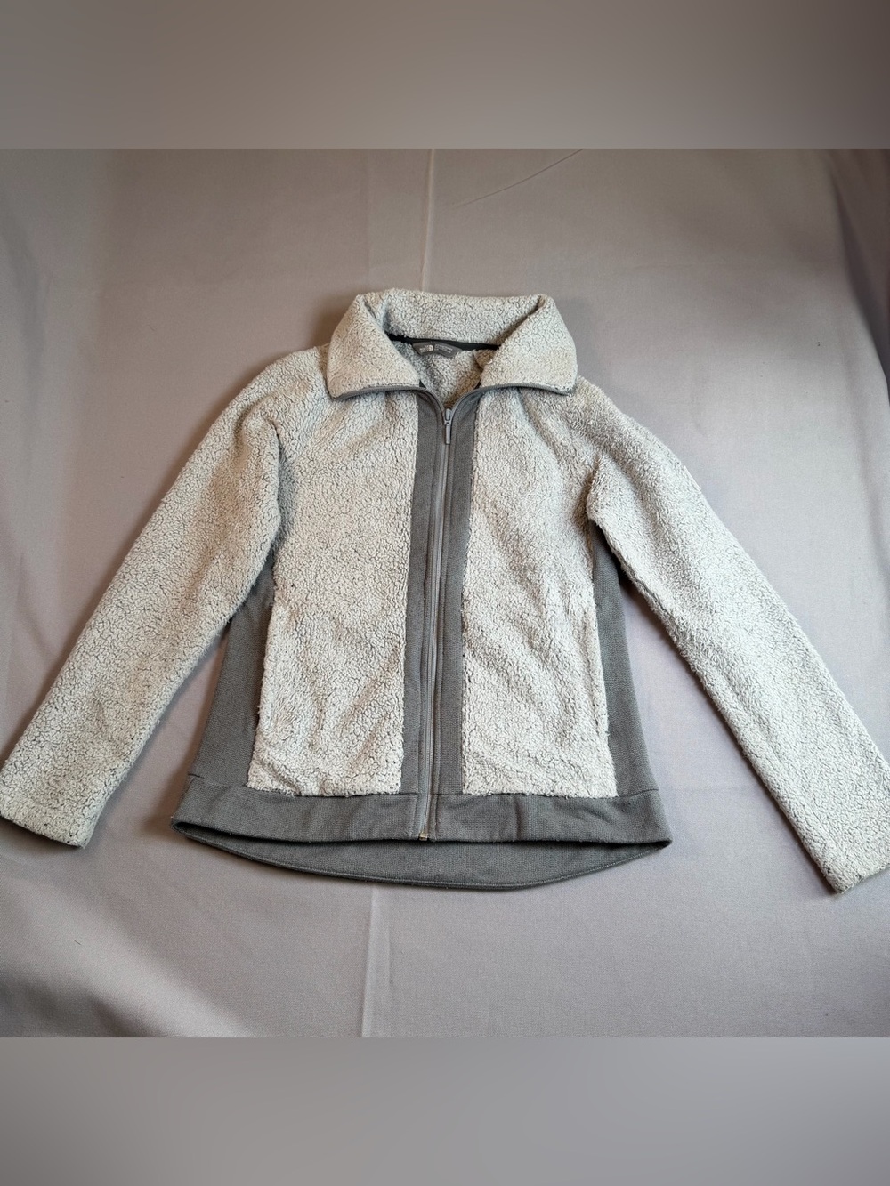 The North Face Women's szS LightGray Sherpa FullZip Jacket DarkGray Trim Pockets